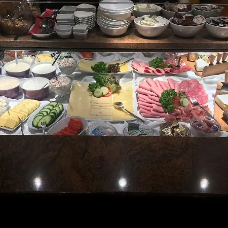 古特克罗斯罗特霍夫酒店（原使密特酒店）